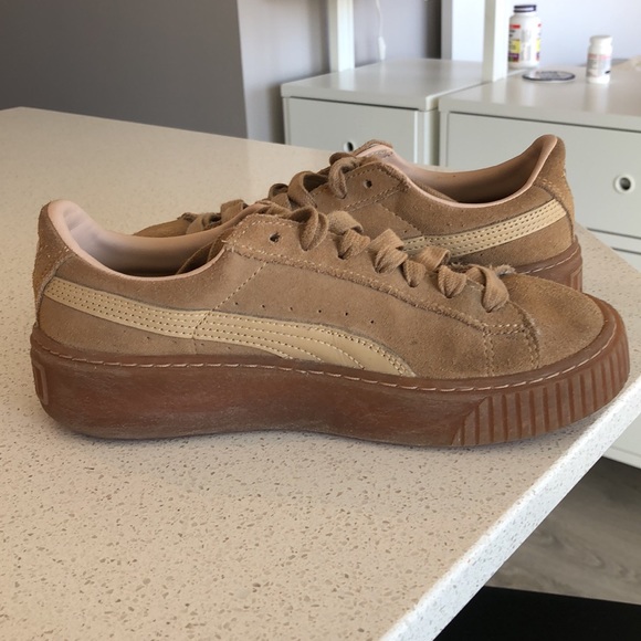 Puma Sneakers. Size 6 WMNS. - Picture 6 of 7